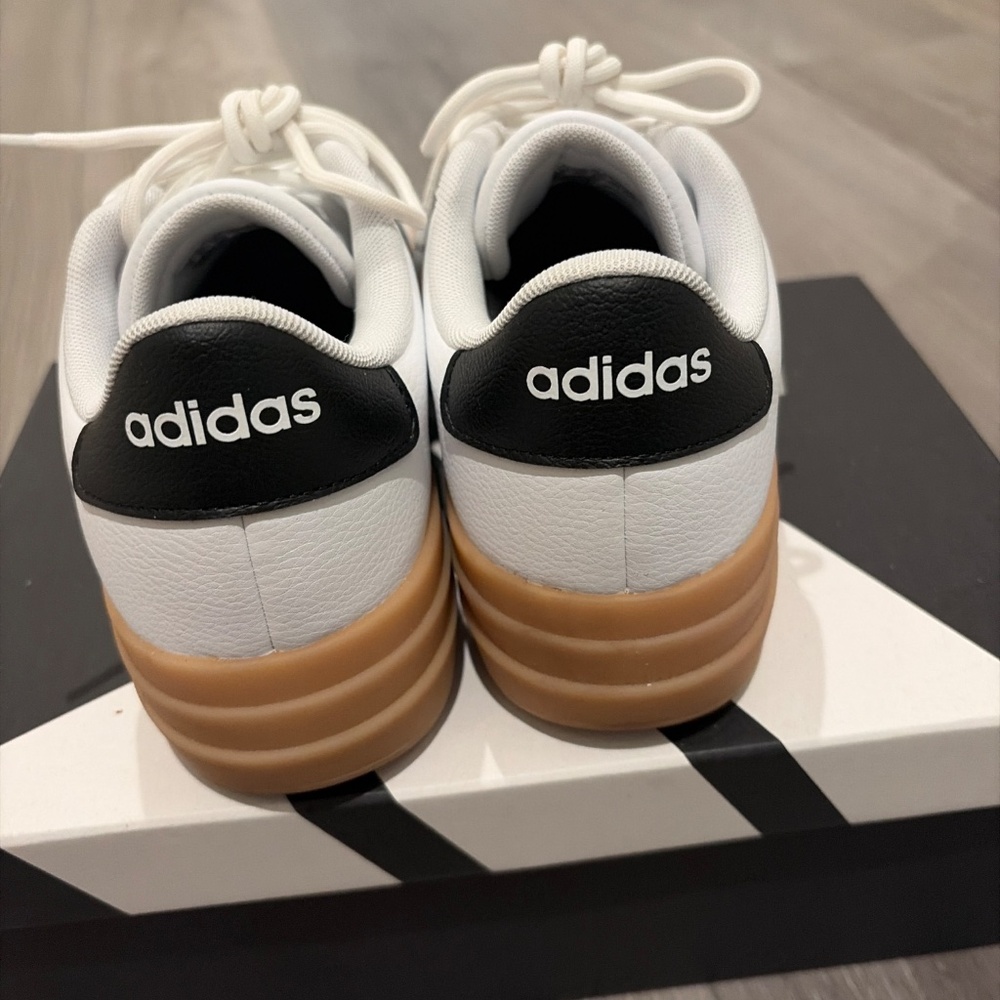 Trendy sneakers - Picture 3 of 4